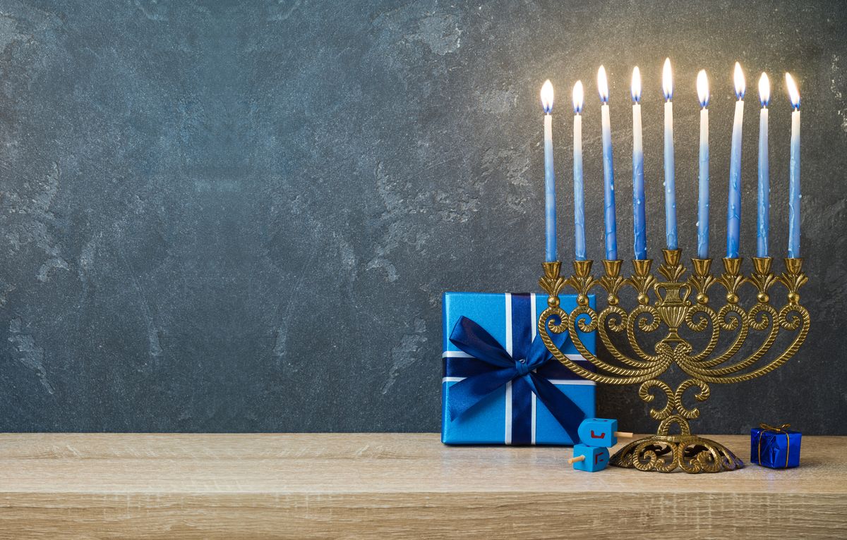 https://thesecondbutton.com/content/images/size/w1200/2022/12/chanukah.jpg